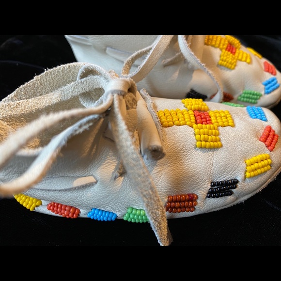 BEAUTIFUL NATIVE AMERICAN DEERSKIN MOCCASINS 🪶 - Picture 13 of 15